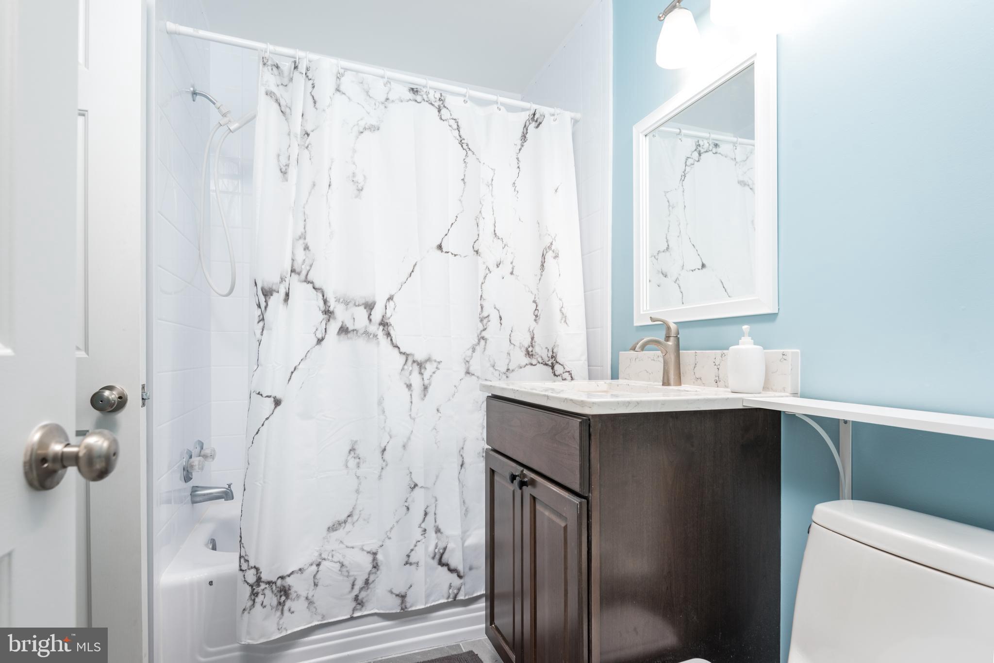 COUNTRY CLUB MANOR - Residential