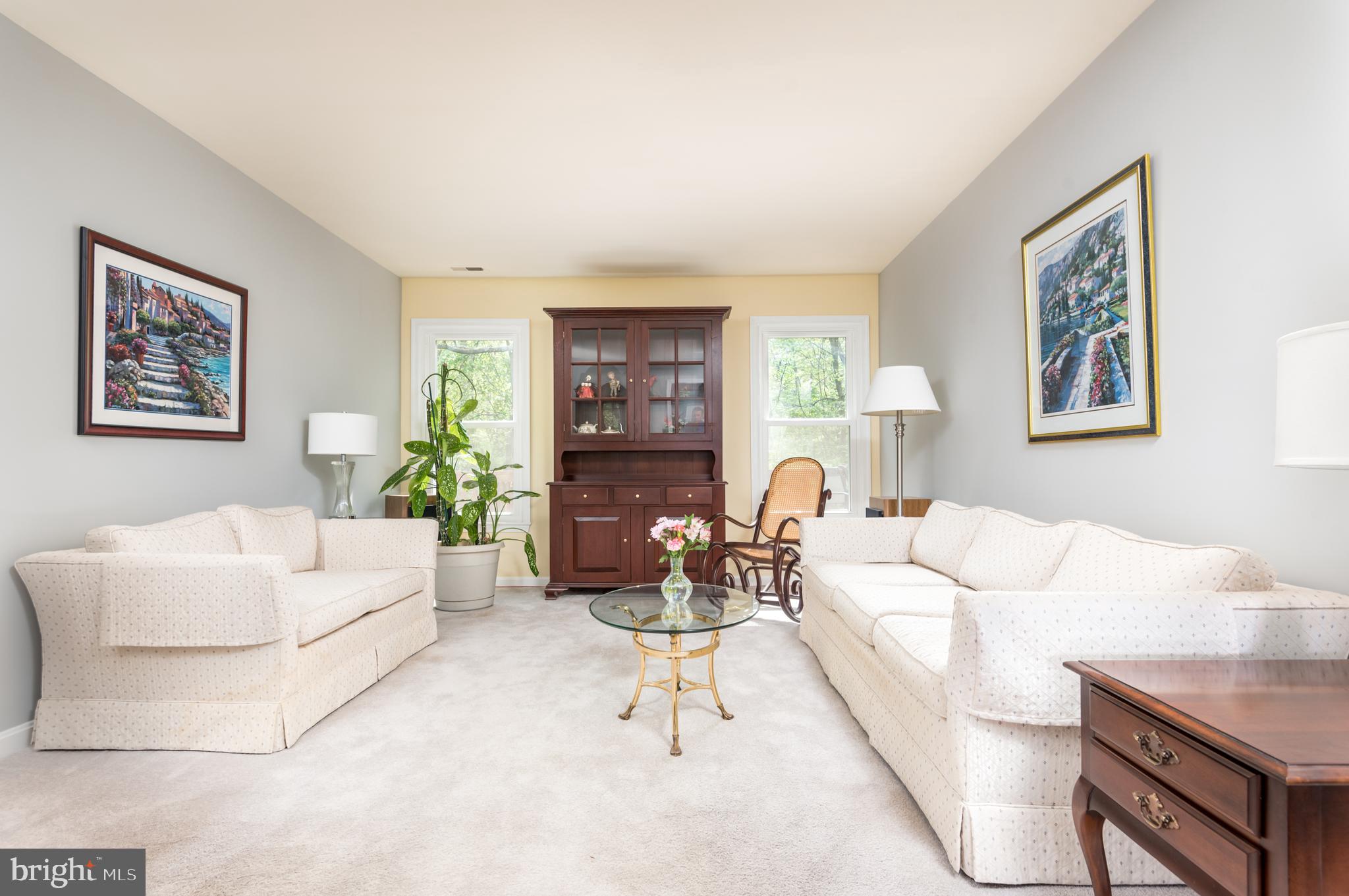 COUNTRY CLUB MANOR - Residential