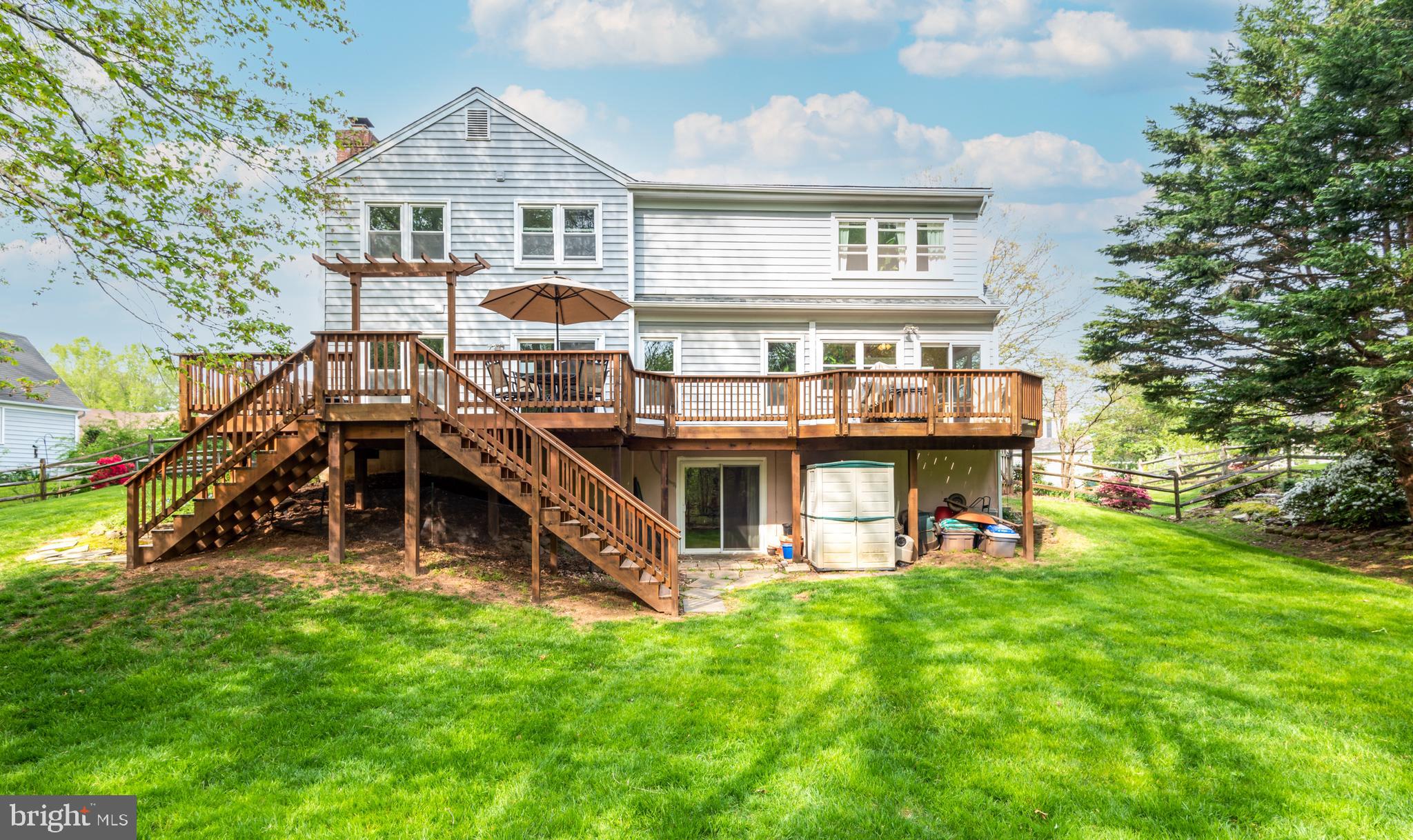 COUNTRY CLUB MANOR - Residential