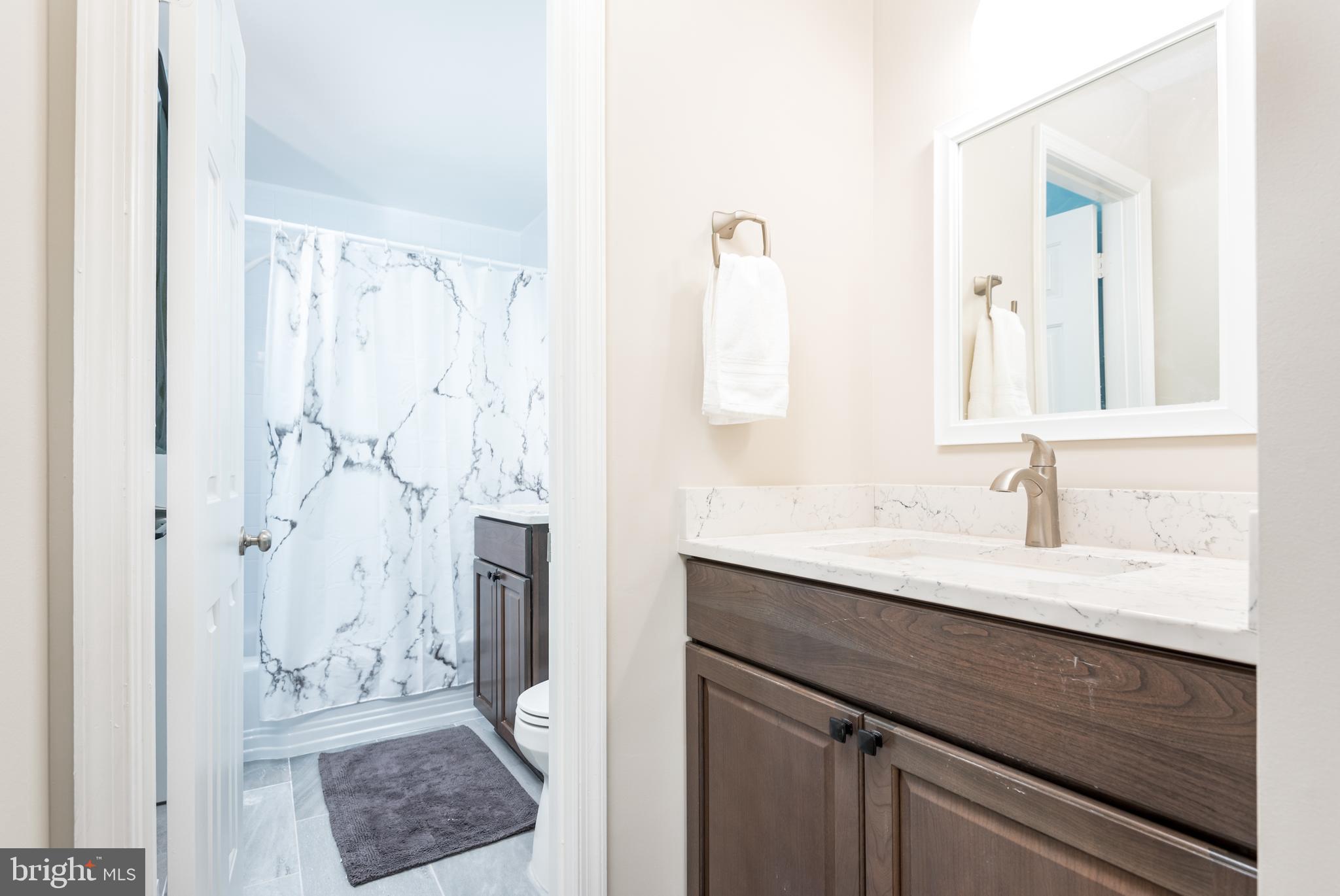 COUNTRY CLUB MANOR - Residential