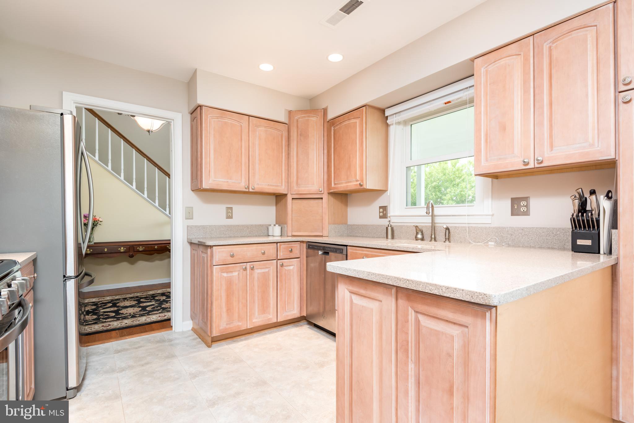 COUNTRY CLUB MANOR - Residential