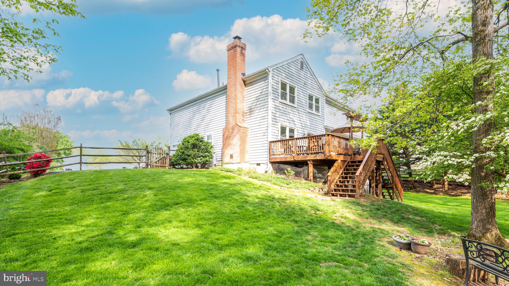 COUNTRY CLUB MANOR - Residential