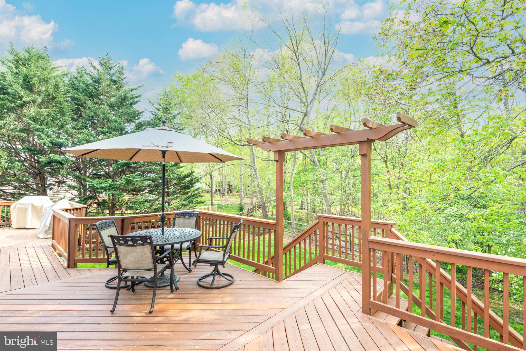 COUNTRY CLUB MANOR - Residential