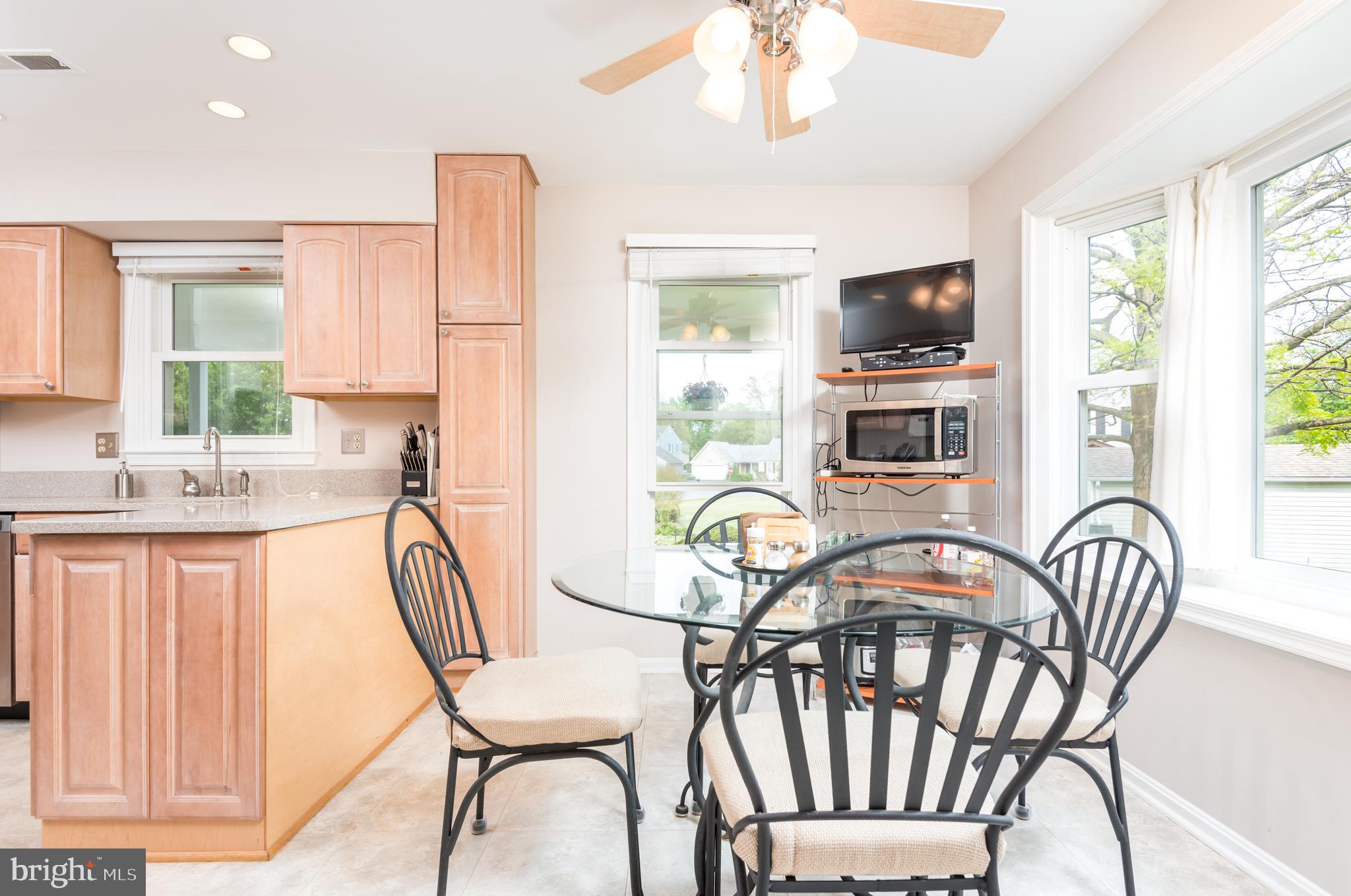 COUNTRY CLUB MANOR - Residential