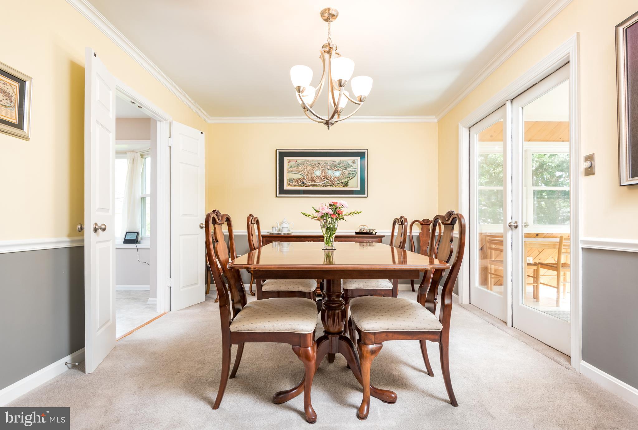 COUNTRY CLUB MANOR - Residential