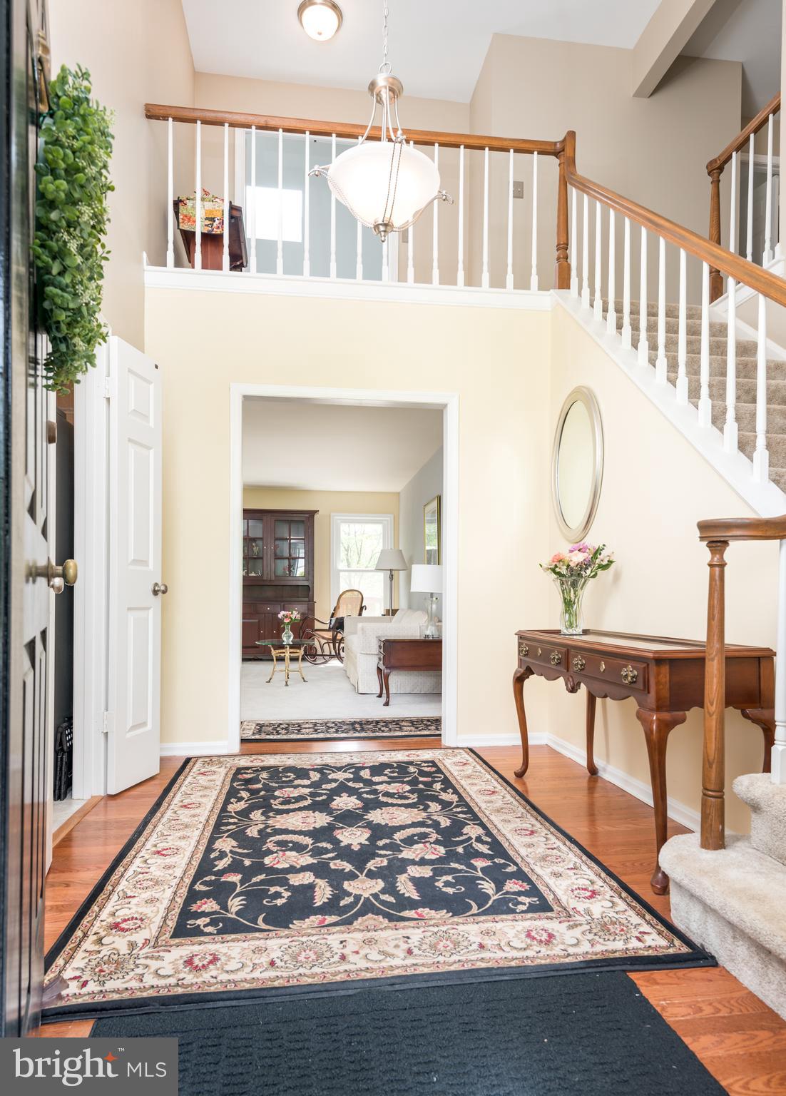 COUNTRY CLUB MANOR - Residential