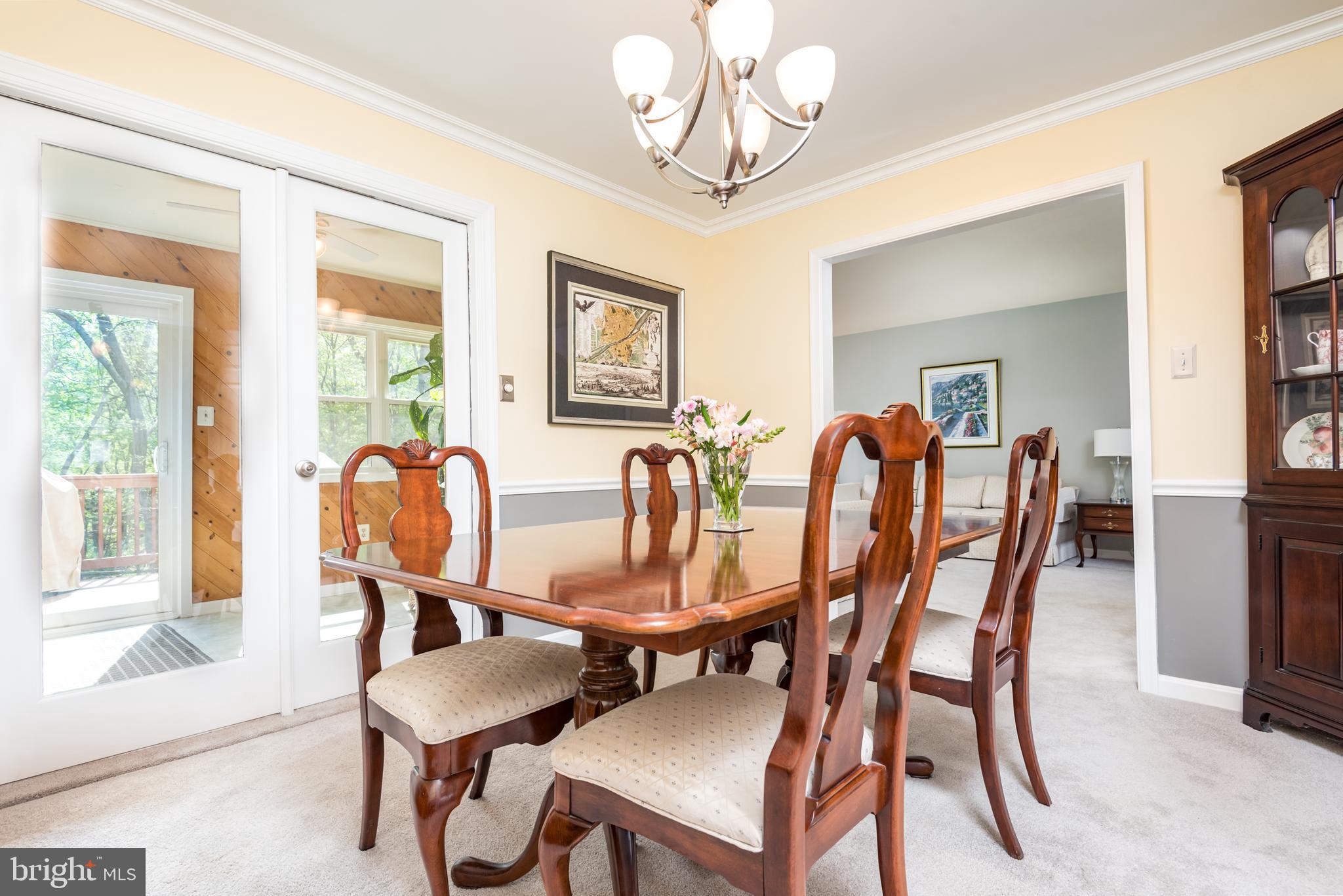 COUNTRY CLUB MANOR - Residential