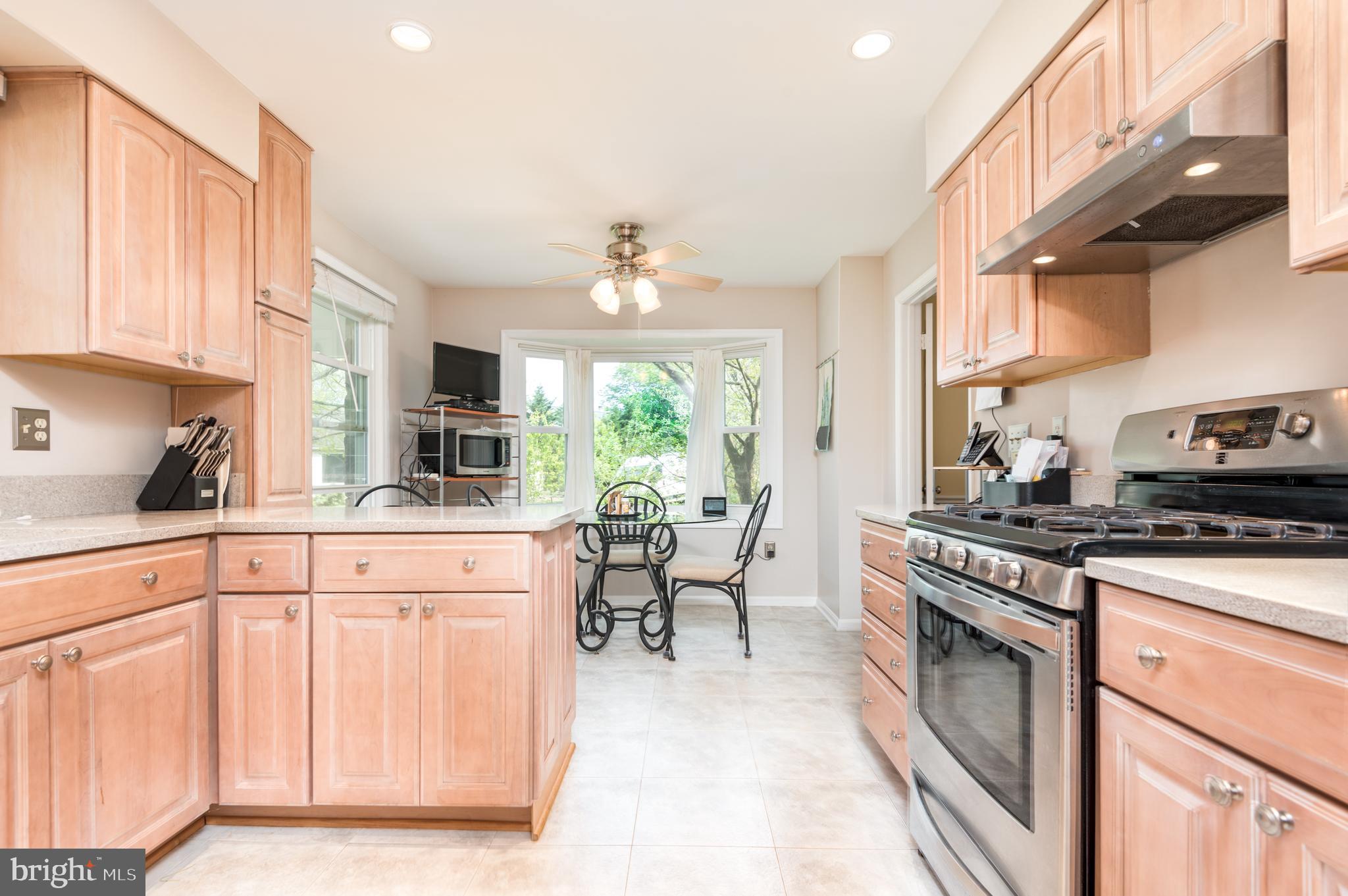 COUNTRY CLUB MANOR - Residential