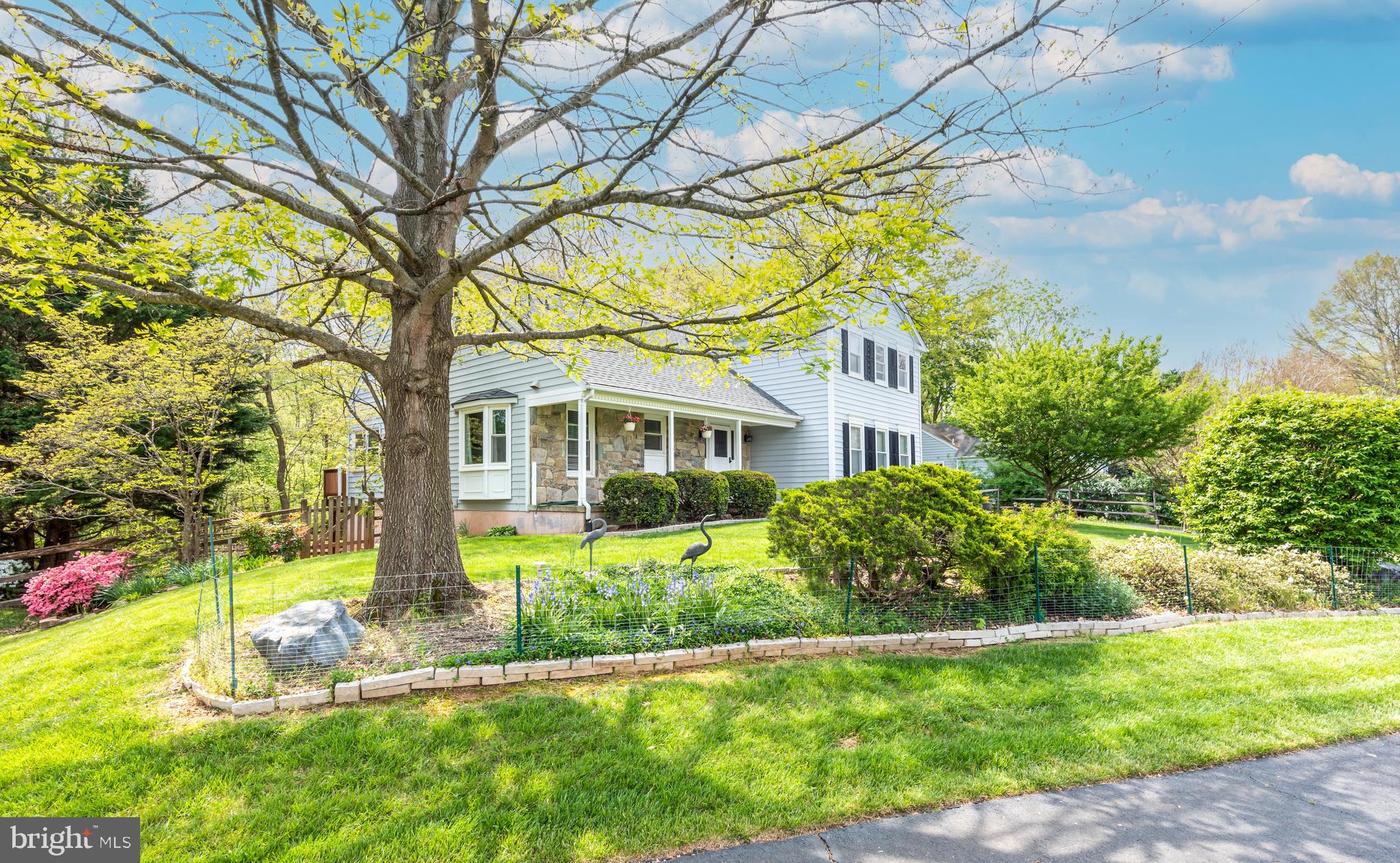 COUNTRY CLUB MANOR - Residential