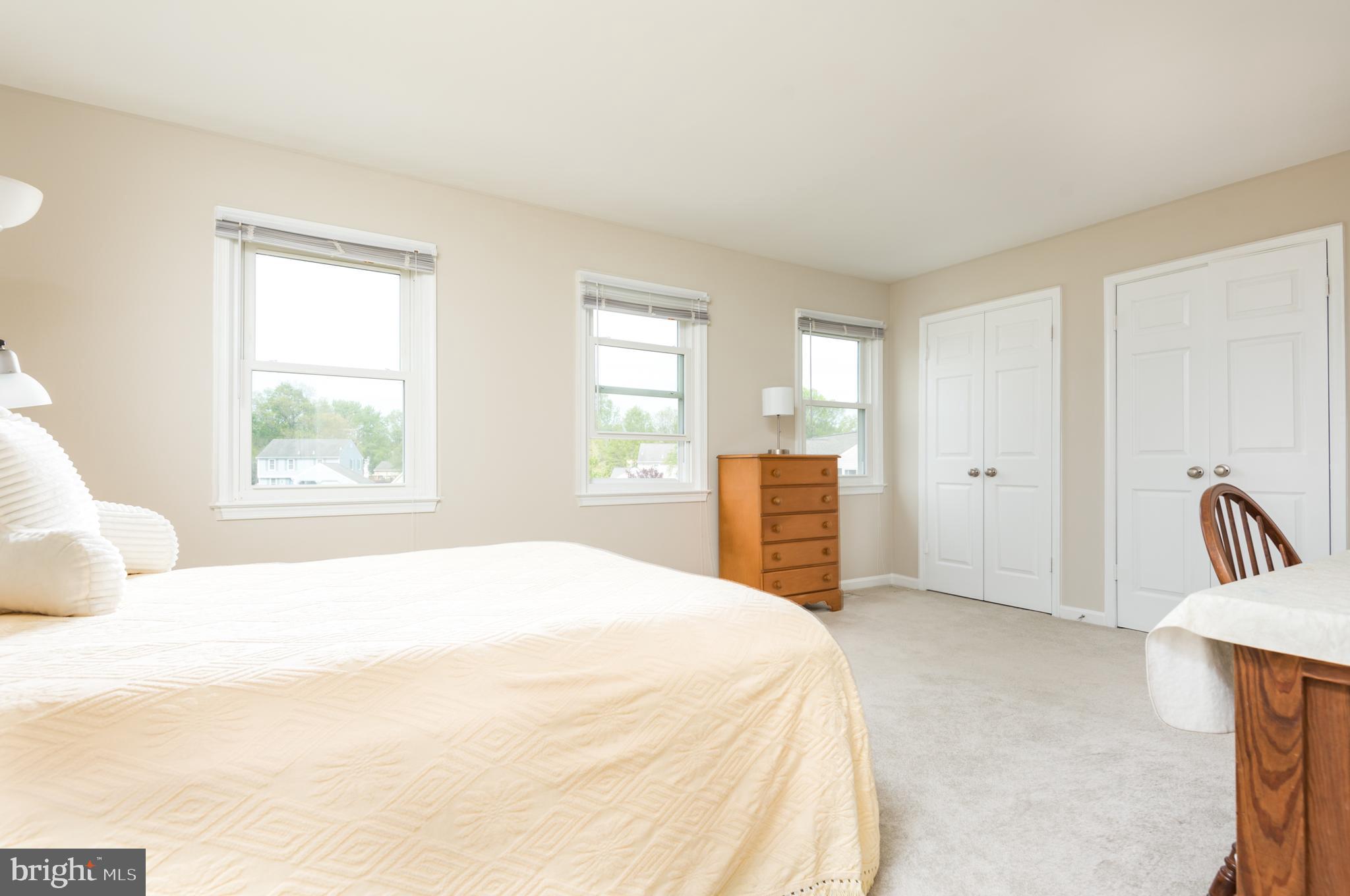 COUNTRY CLUB MANOR - Residential