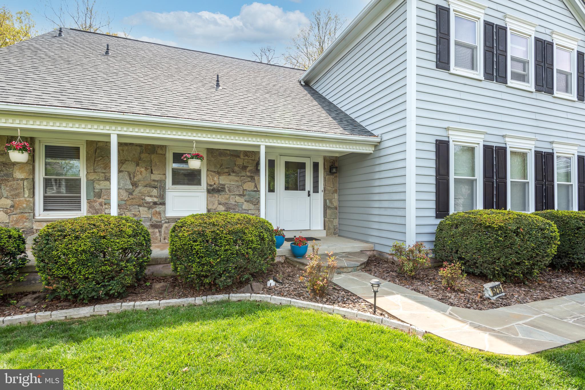 COUNTRY CLUB MANOR - Residential