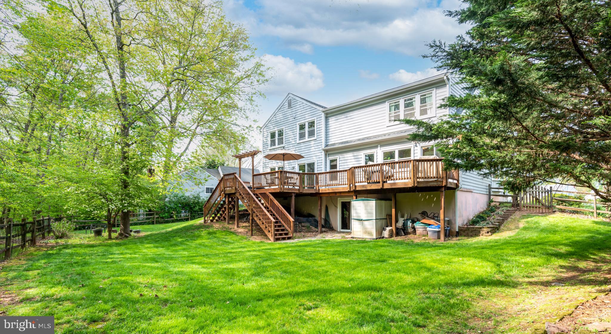 COUNTRY CLUB MANOR - Residential