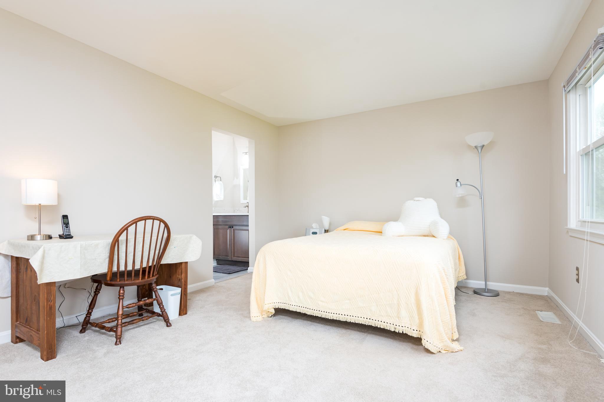 COUNTRY CLUB MANOR - Residential