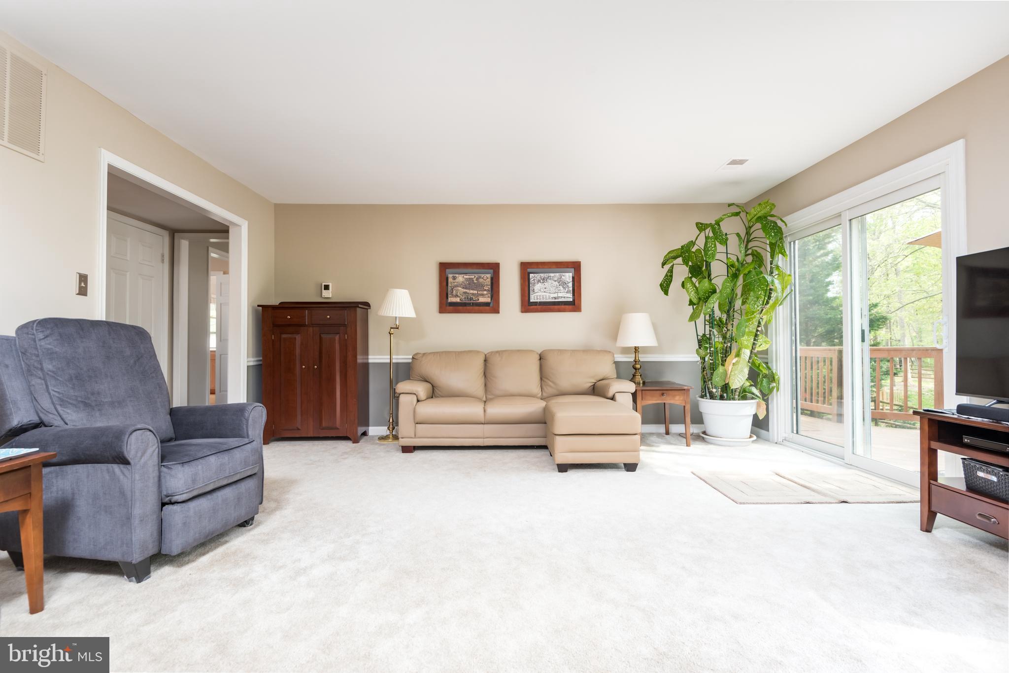 COUNTRY CLUB MANOR - Residential