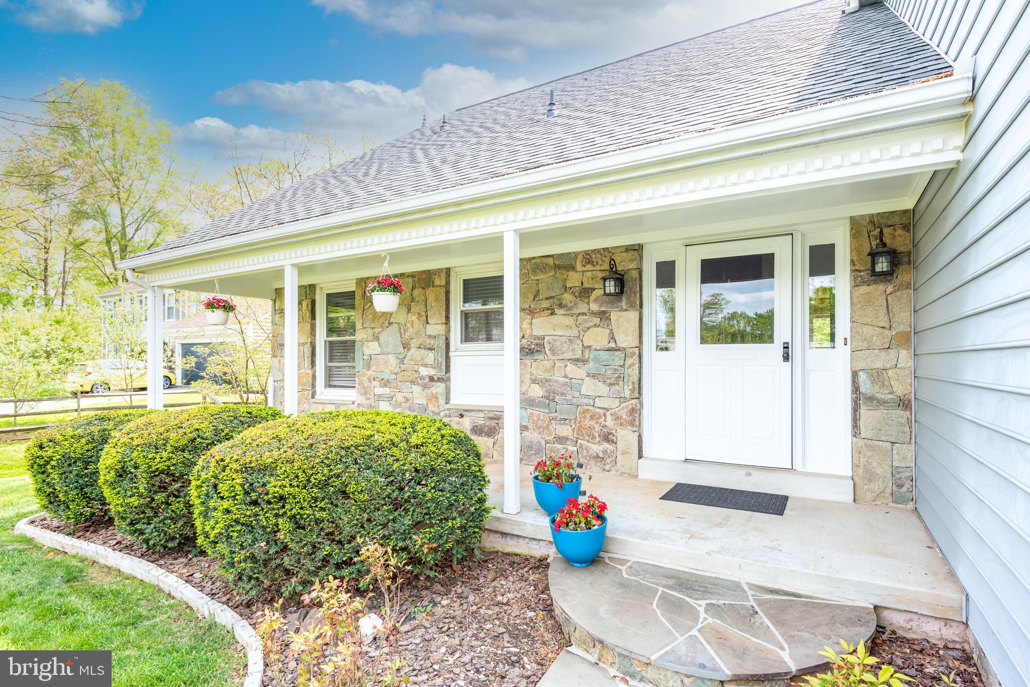 COUNTRY CLUB MANOR - Residential