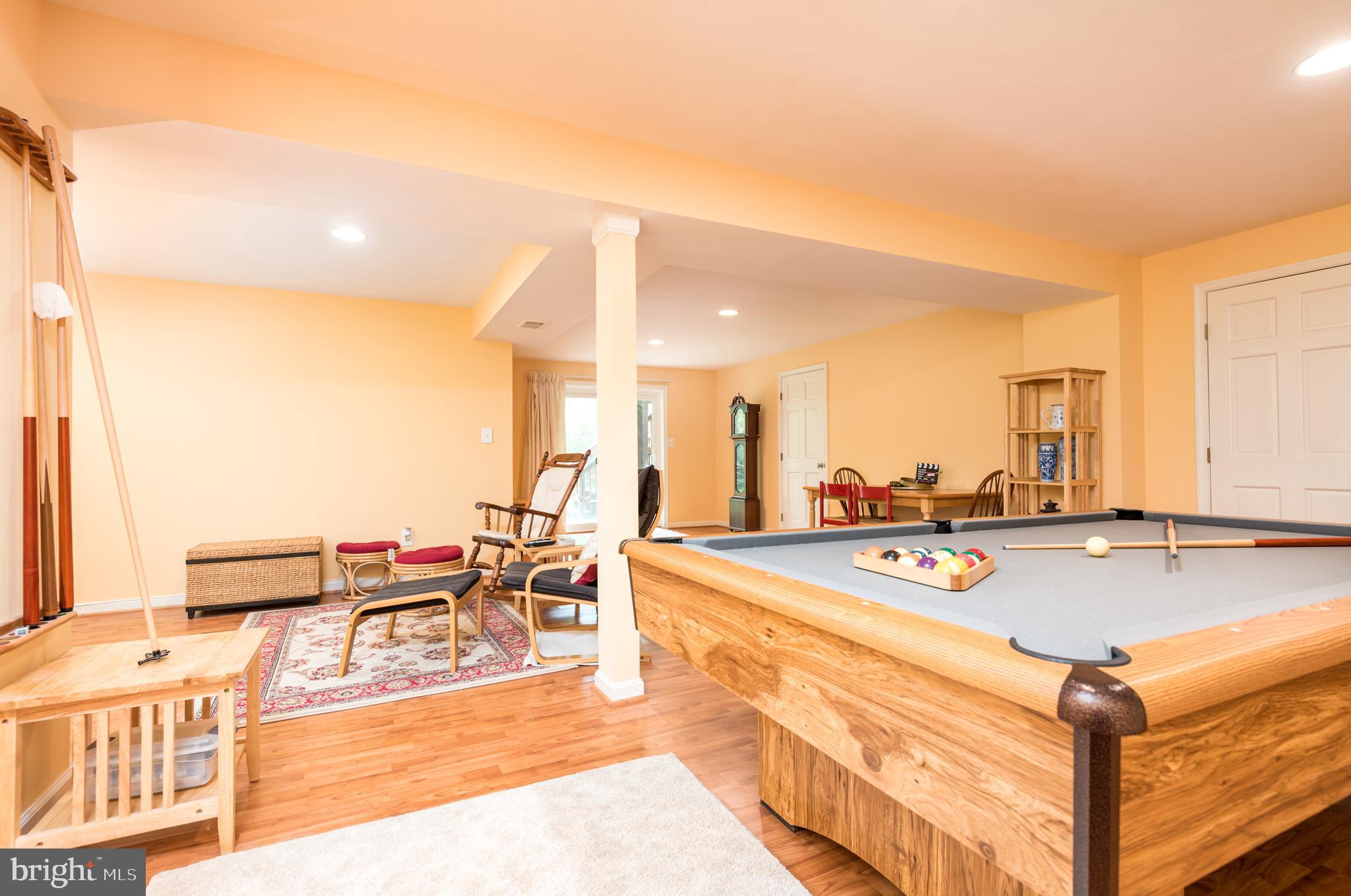 COUNTRY CLUB MANOR - Residential