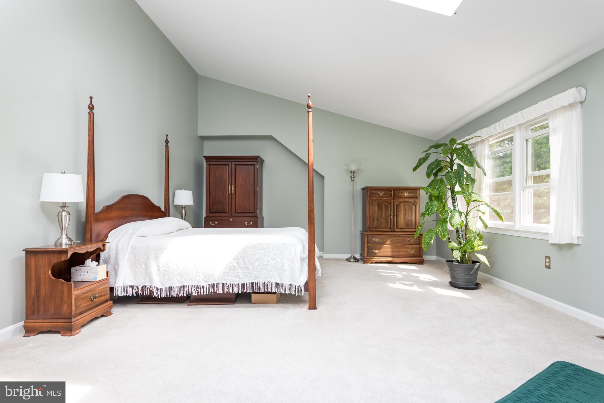 COUNTRY CLUB MANOR - Residential