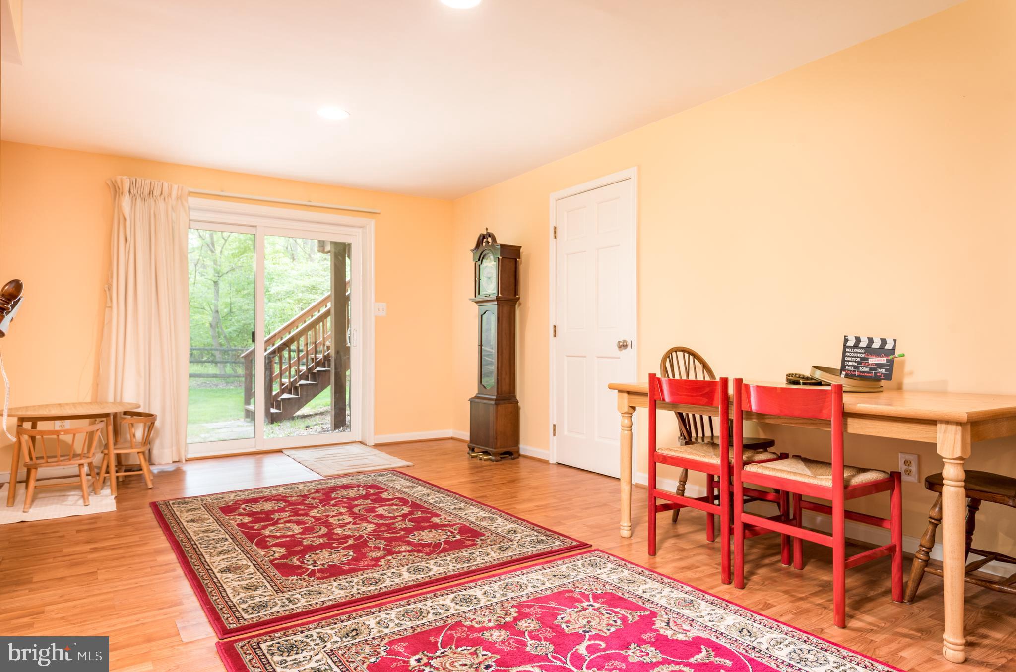 COUNTRY CLUB MANOR - Residential