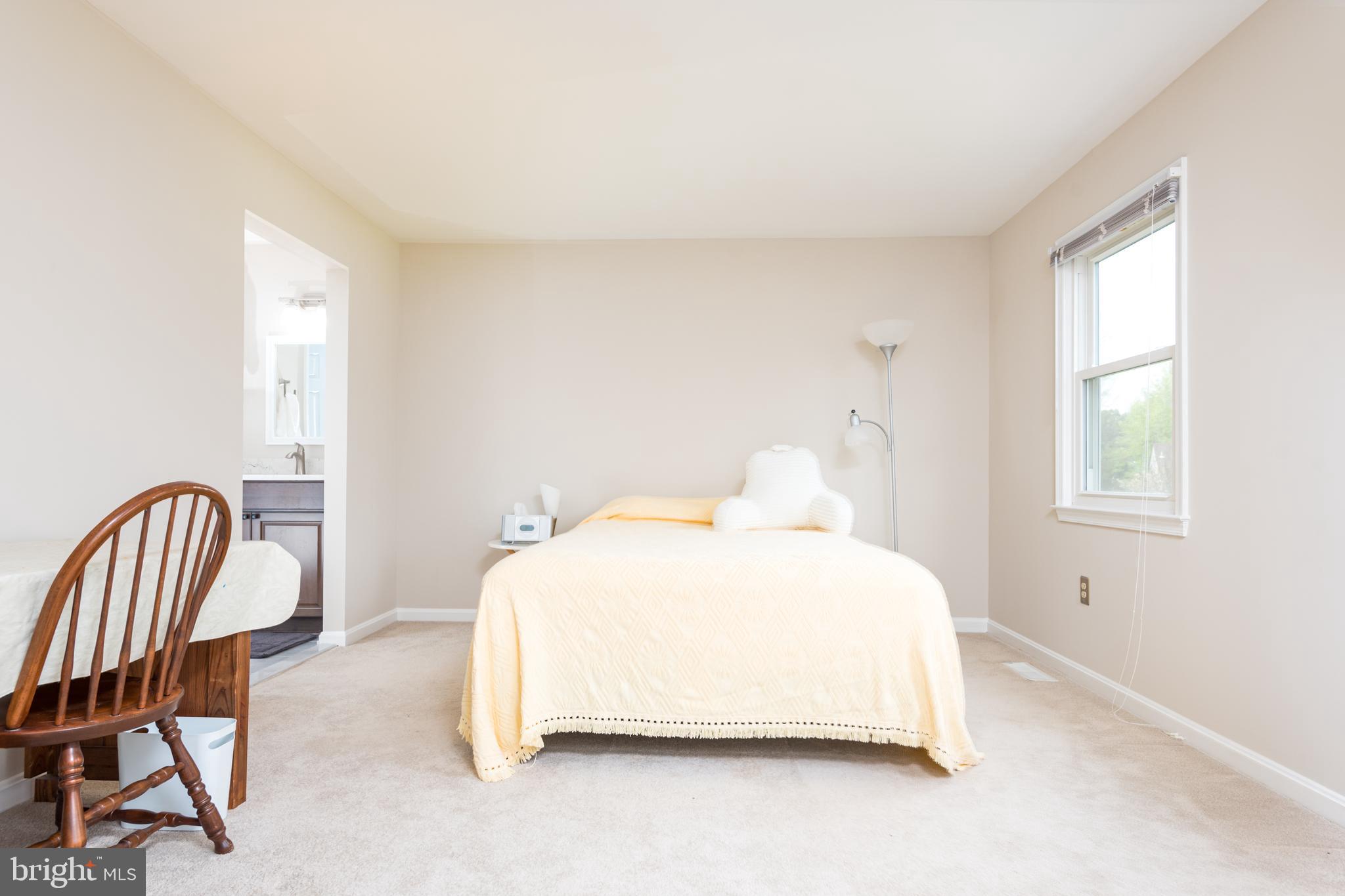 COUNTRY CLUB MANOR - Residential