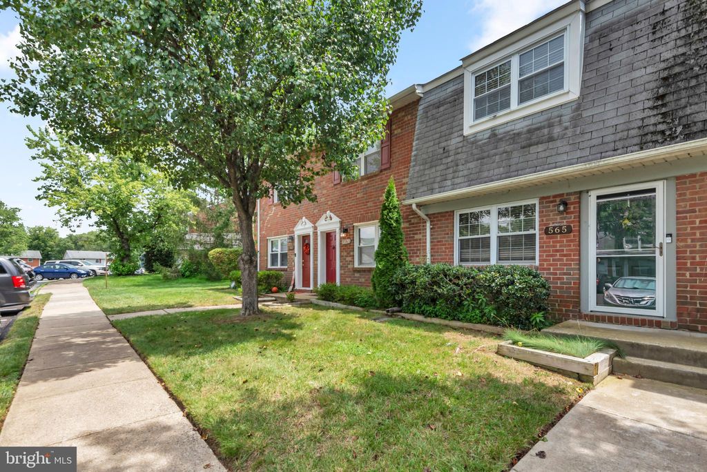 Photo of 565 Belmawr Place, MILLERSVILLE, MD 21108 (MLS # MDAA2122638)