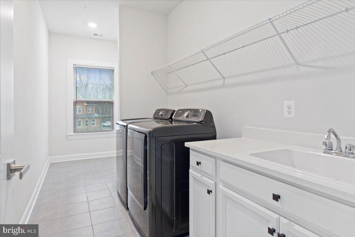 OAK CREEK CLUB - Residential Lease