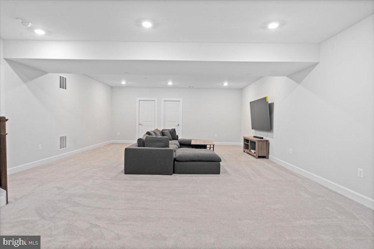 OAK CREEK CLUB - Residential Lease