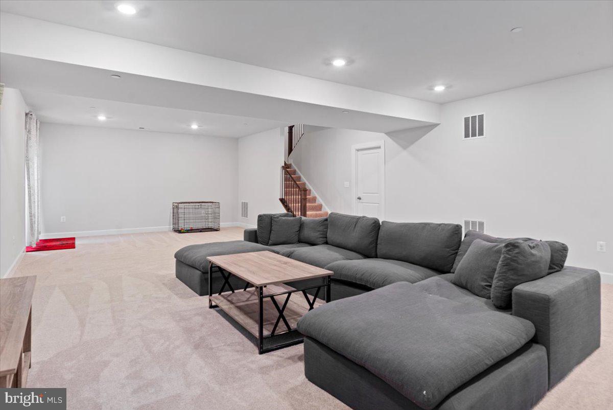 OAK CREEK CLUB - Residential Lease