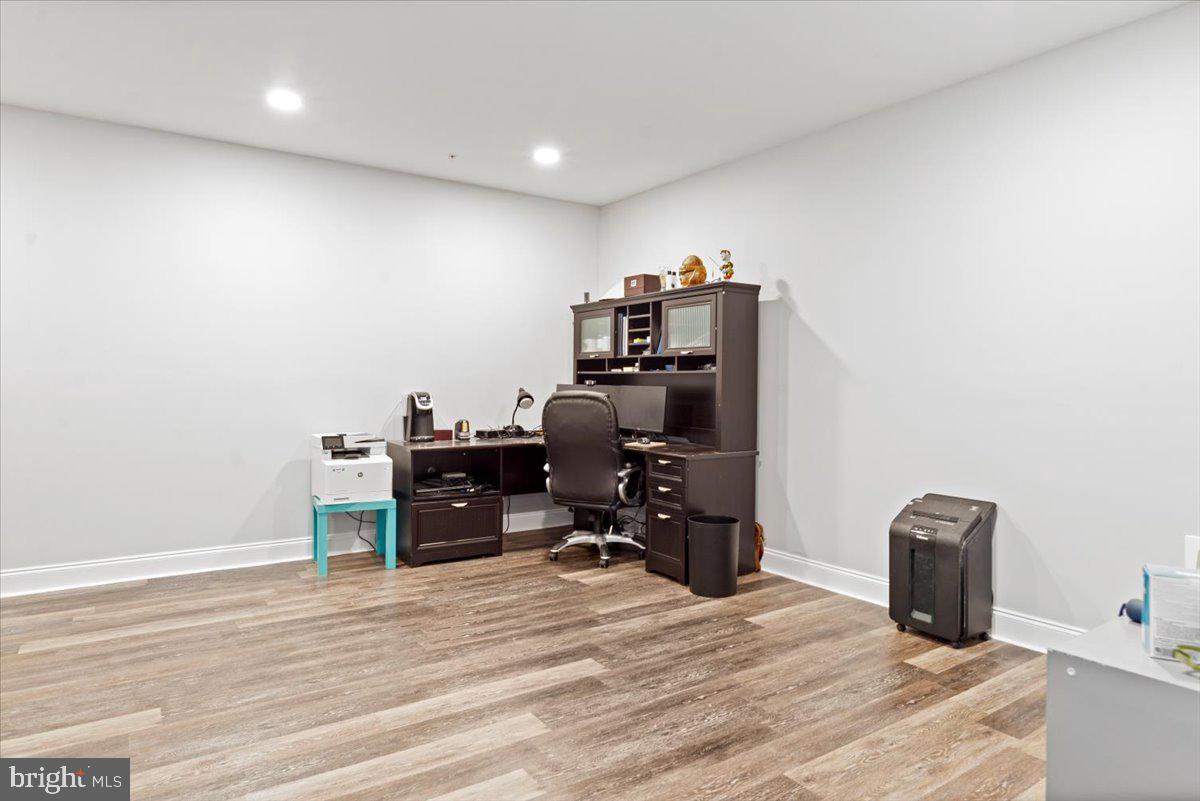 OAK CREEK CLUB - Residential Lease