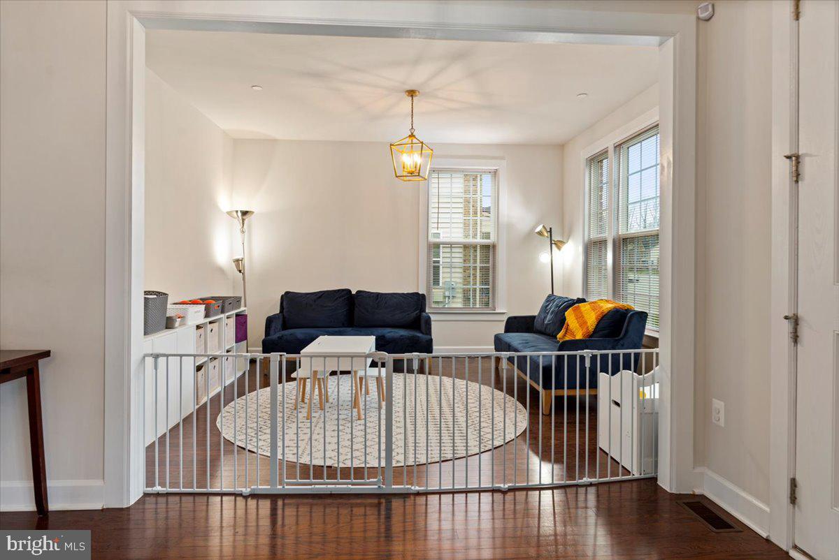 OAK CREEK CLUB - Residential Lease