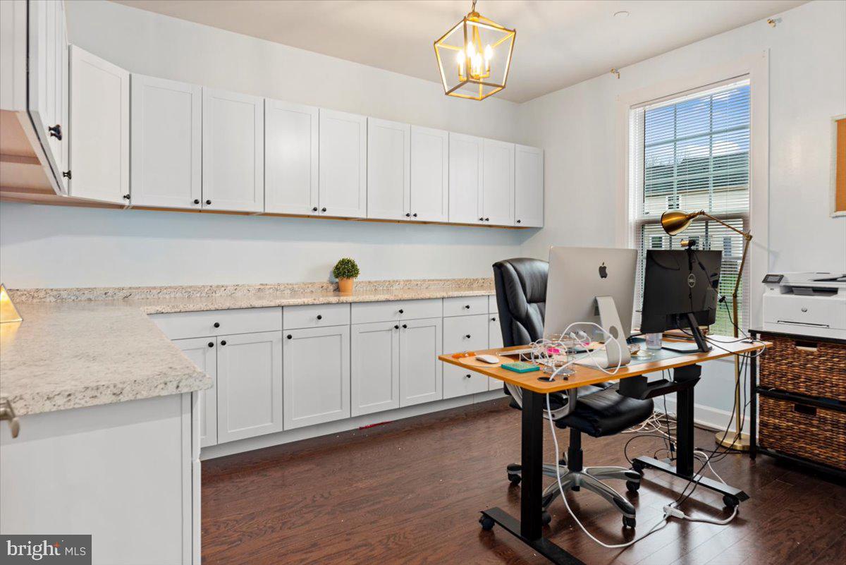 OAK CREEK CLUB - Residential Lease