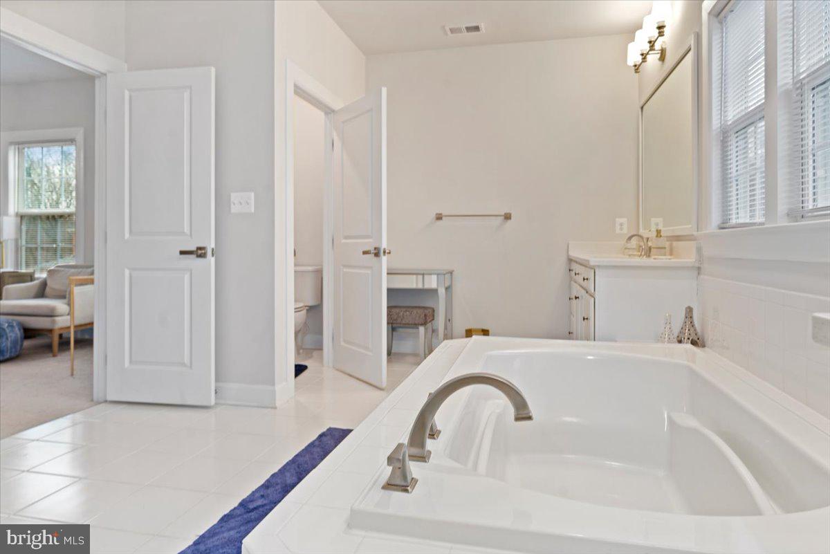 OAK CREEK CLUB - Residential Lease