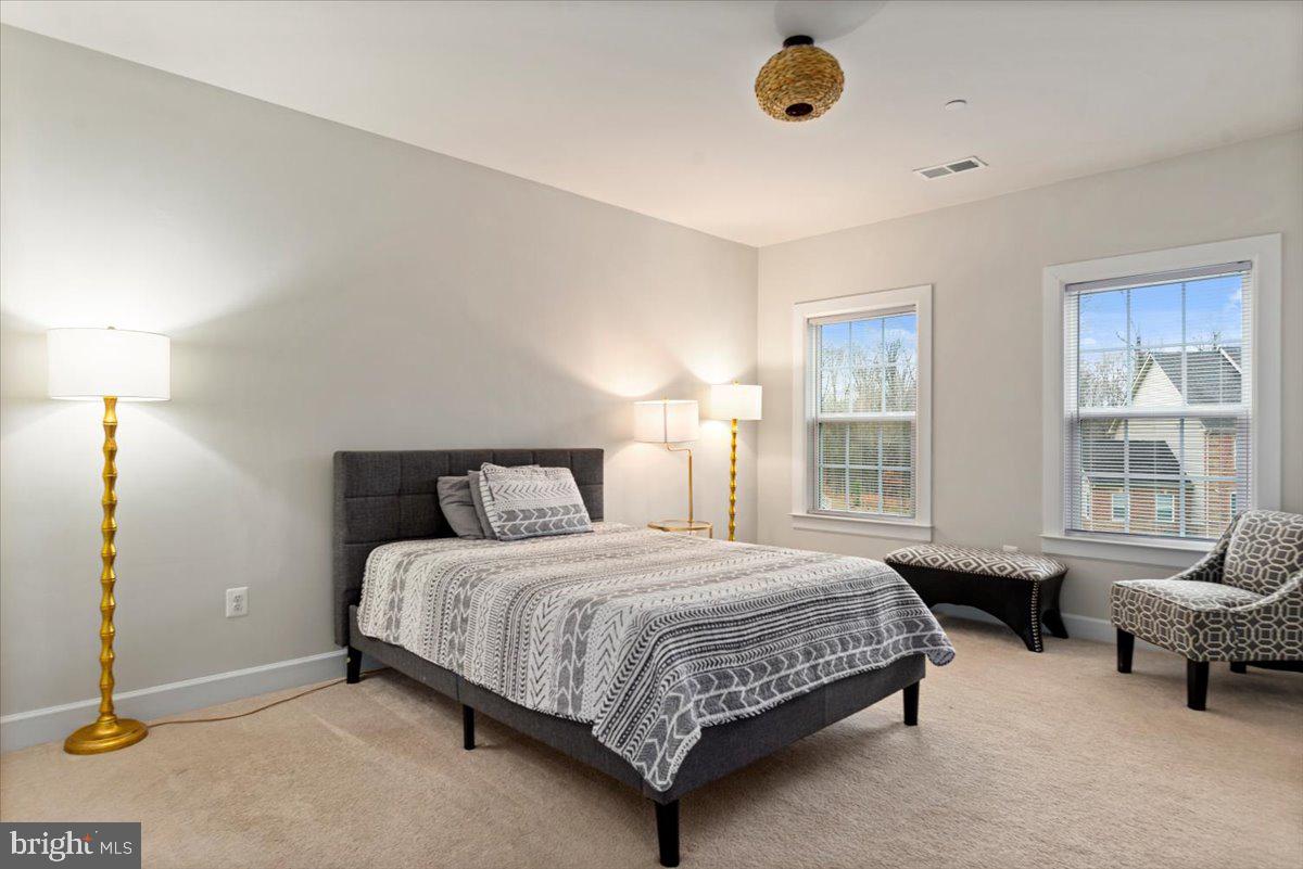 OAK CREEK CLUB - Residential Lease