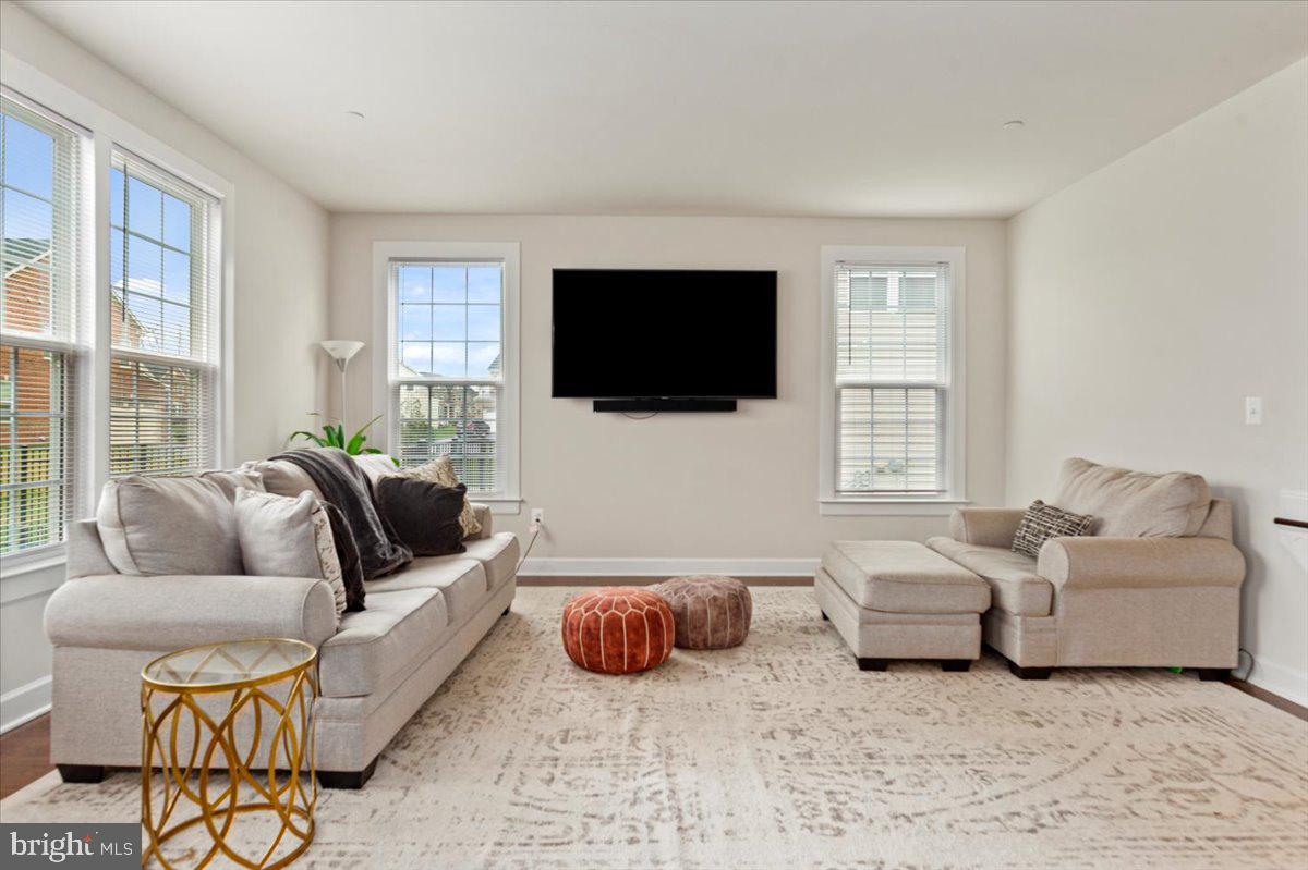 OAK CREEK CLUB - Residential Lease