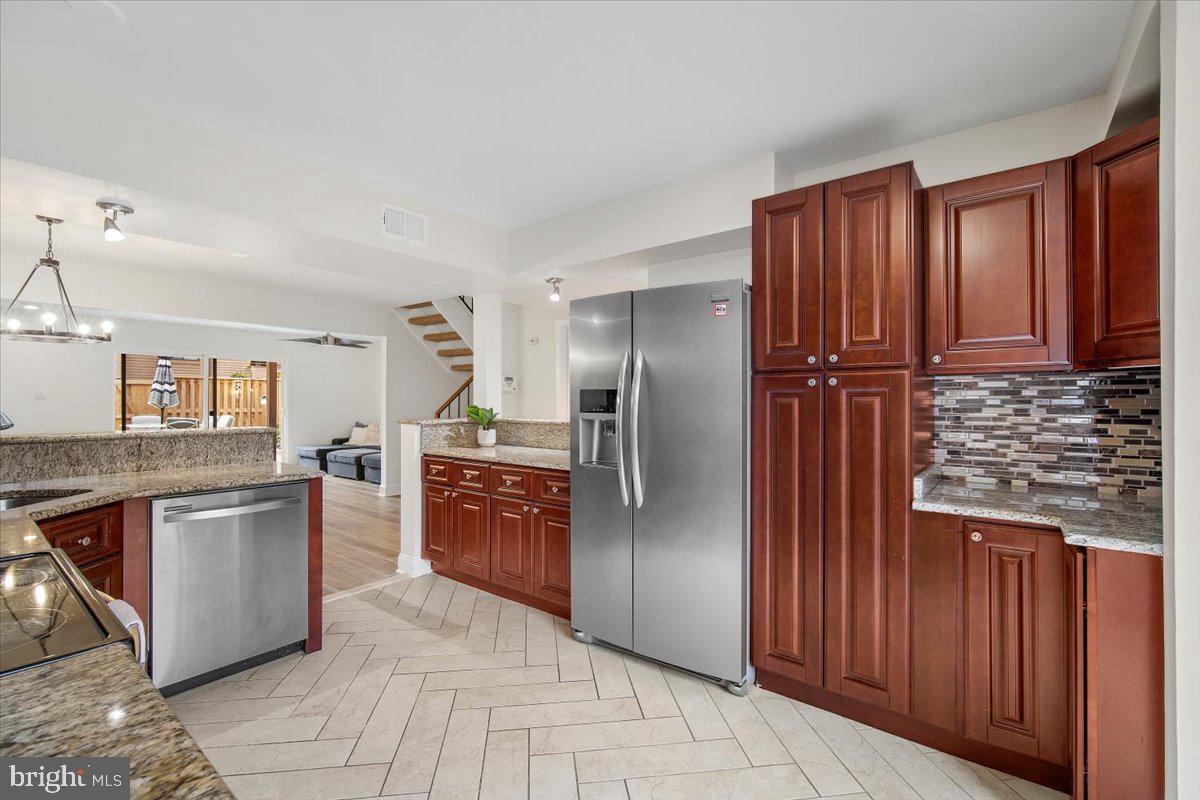 VANTAGE POINT - Residential