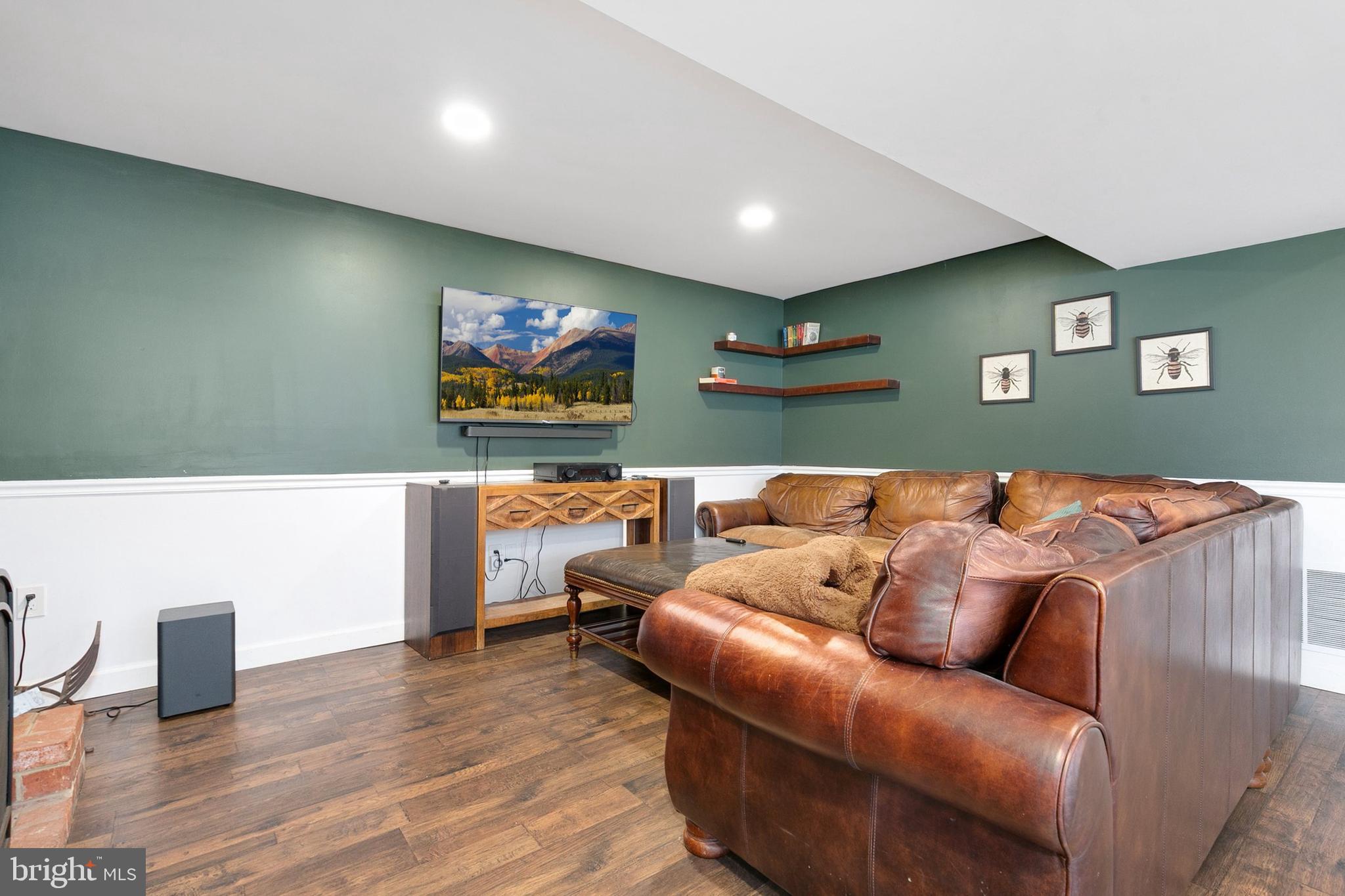 LAYHILL VILLAGE EAST - Residential