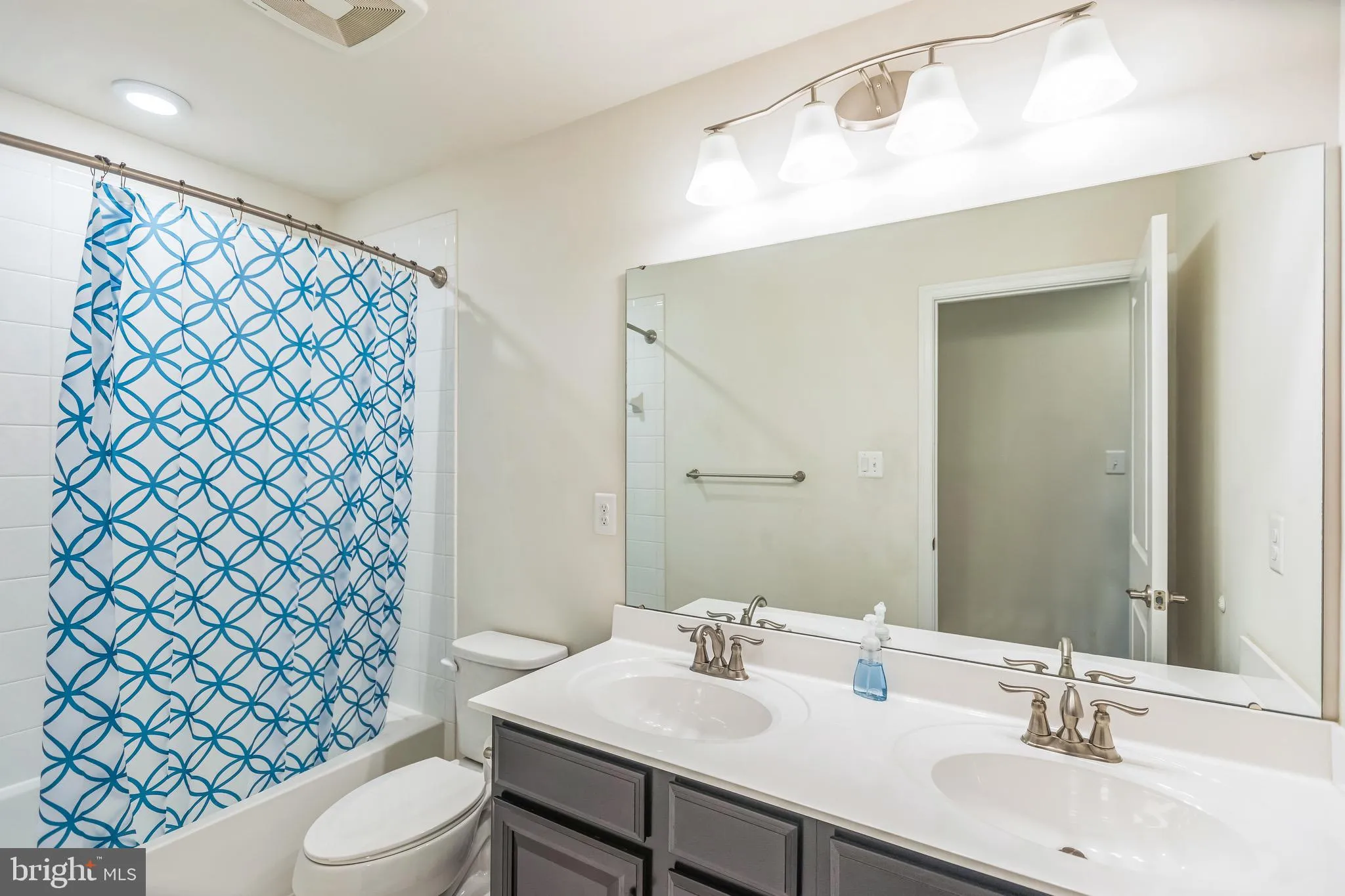 Burtonsville, Maryland 20866, United States, 5 Bedrooms Bedrooms, ,5 BathroomsBathrooms,Residential,Active,143108