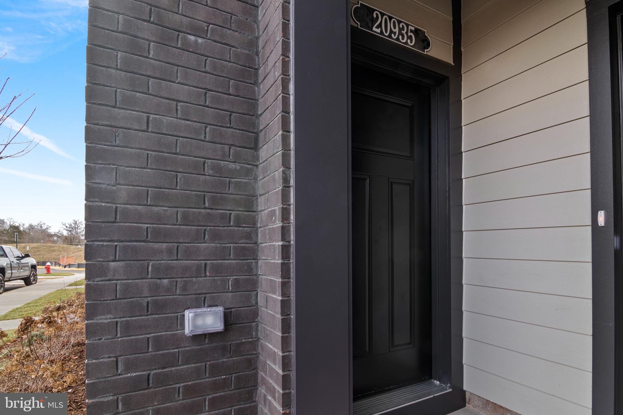 20935 BLUEBIRD SQUARE