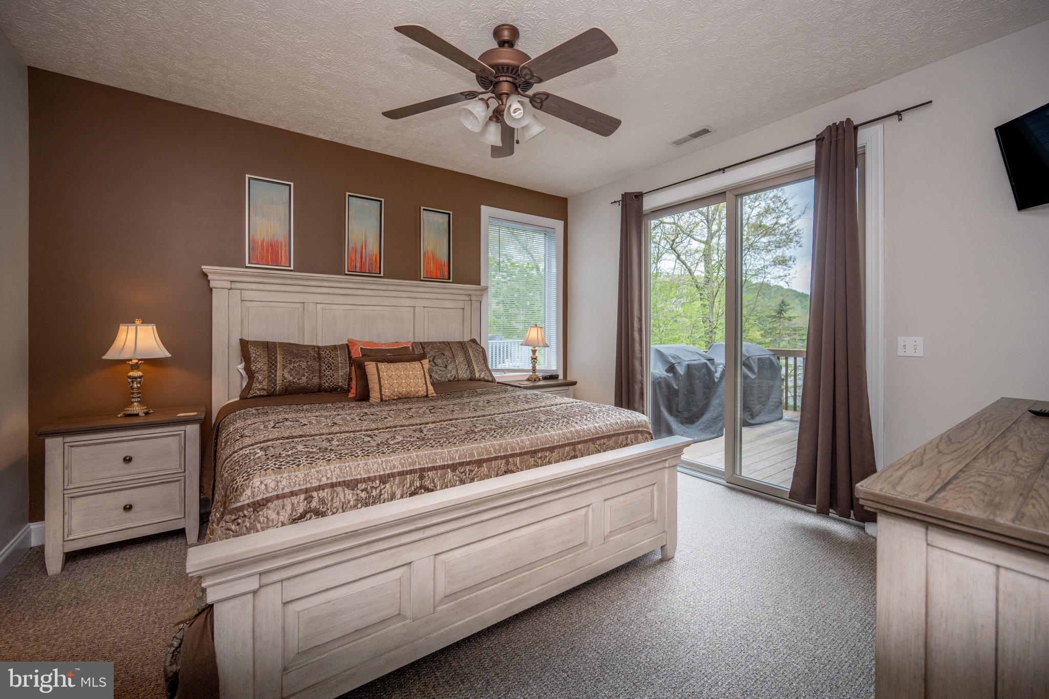 SILVER TREE LANDING - Residential