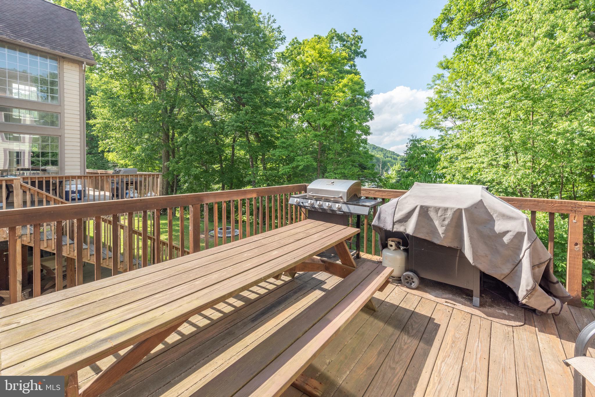 SILVER TREE LANDING - Residential