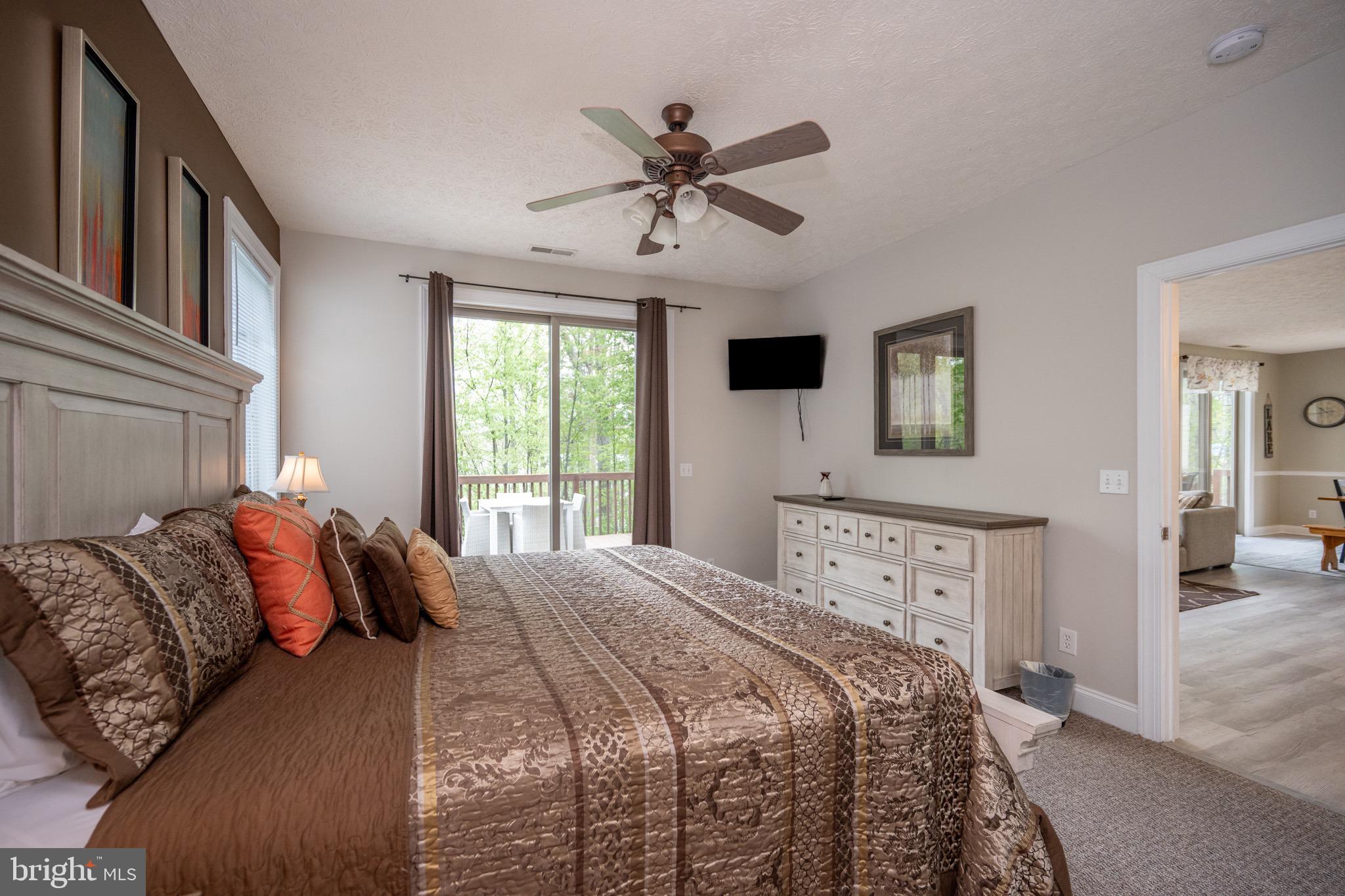 SILVER TREE LANDING - Residential