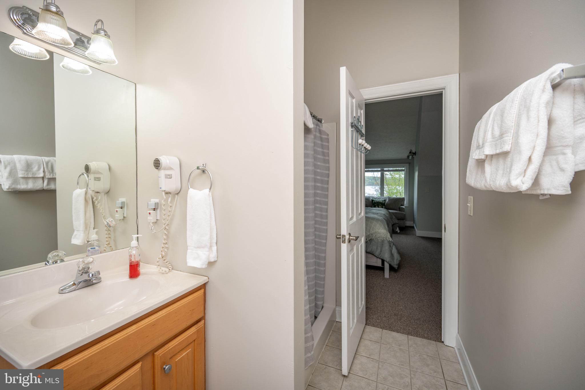 SILVER TREE LANDING - Residential