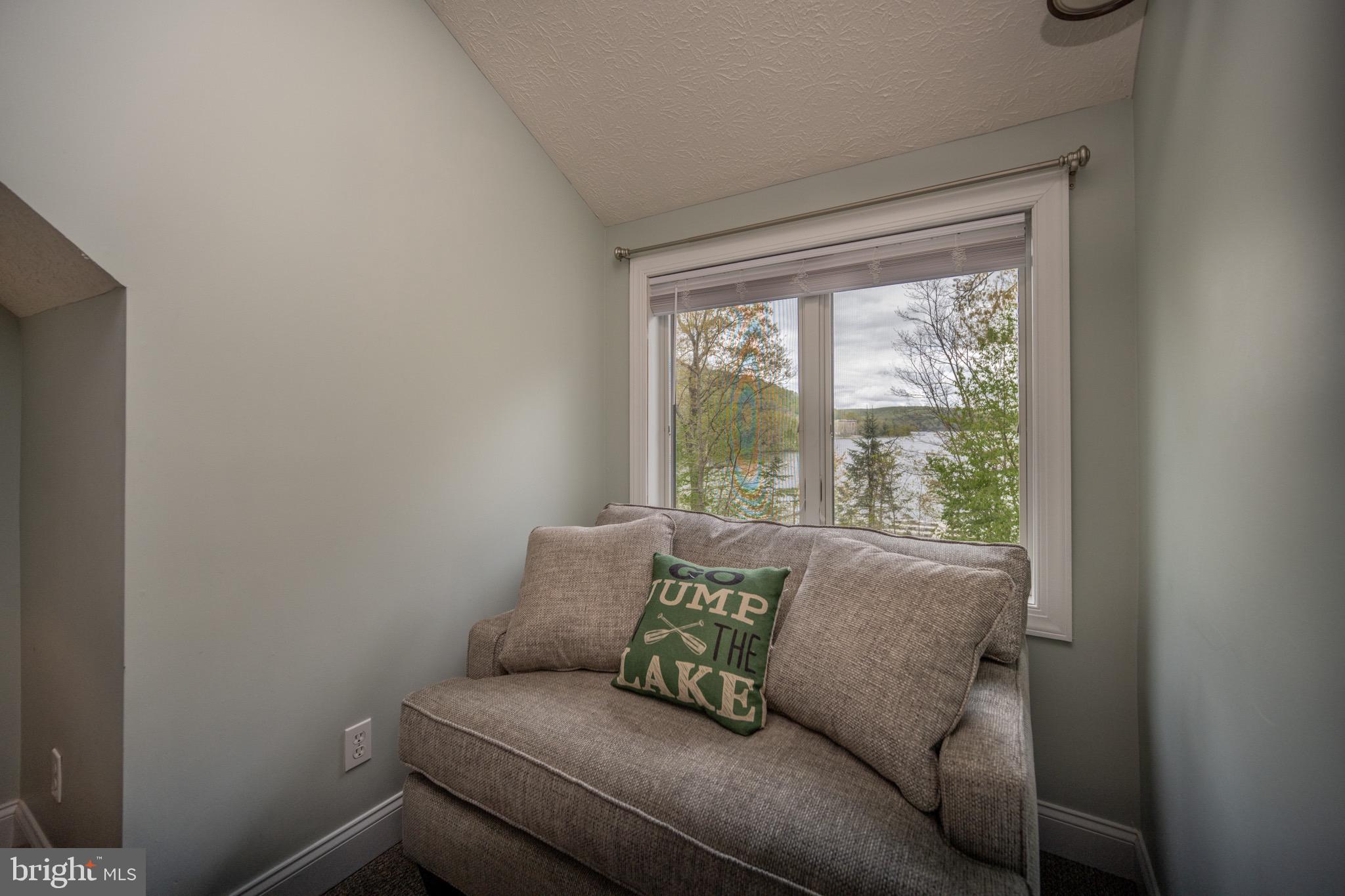 SILVER TREE LANDING - Residential