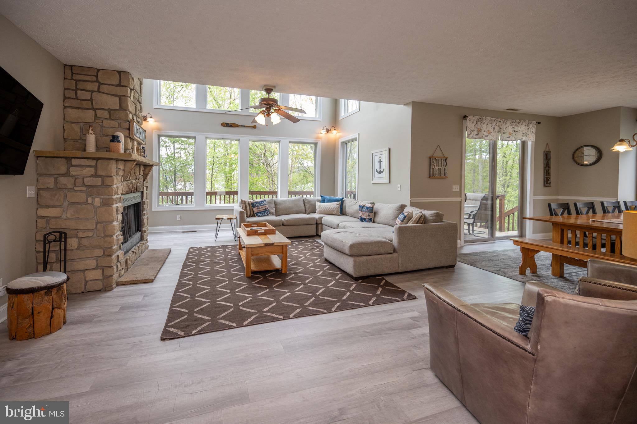 SILVER TREE LANDING - Residential