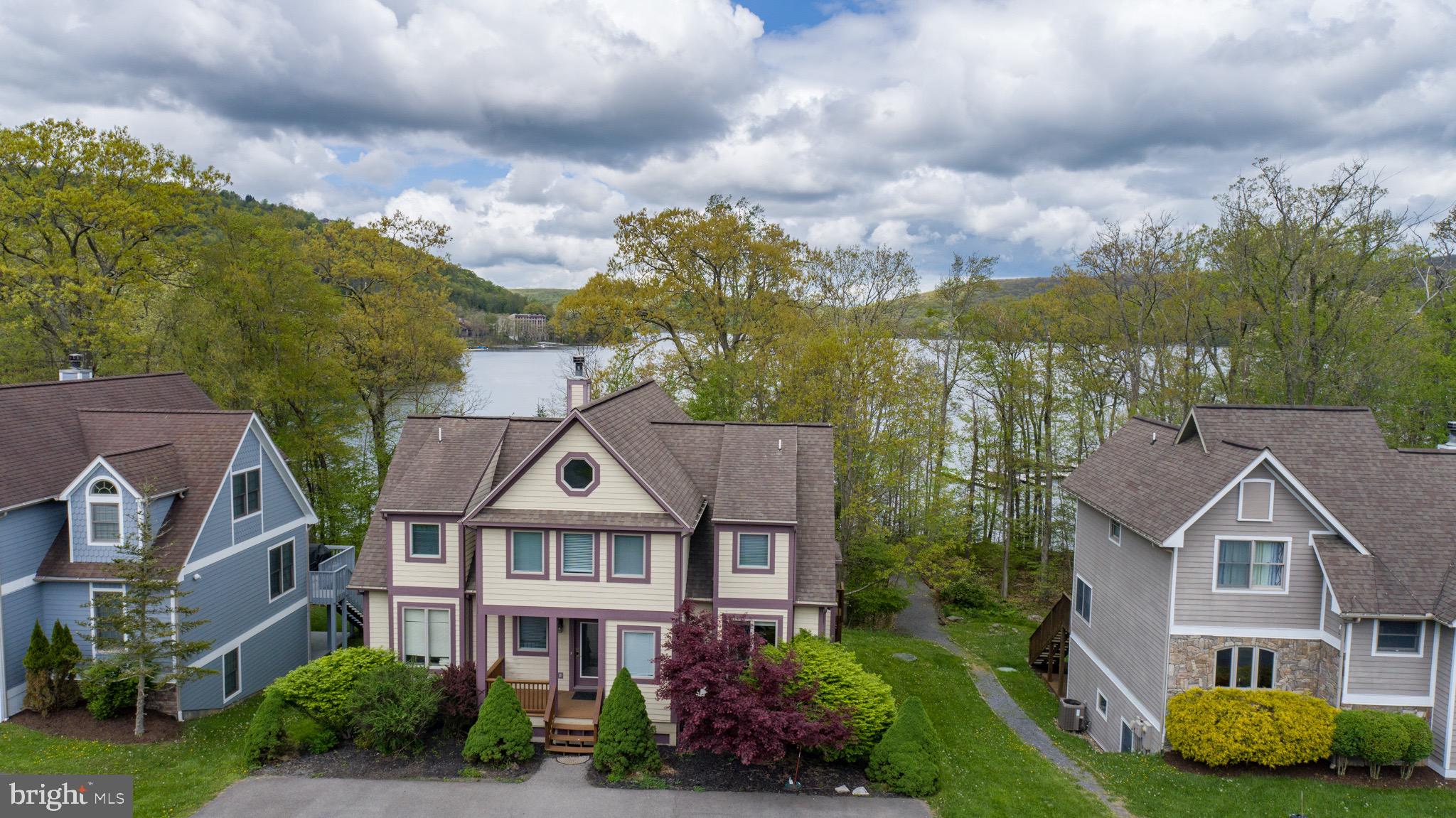 SILVER TREE LANDING - Residential
