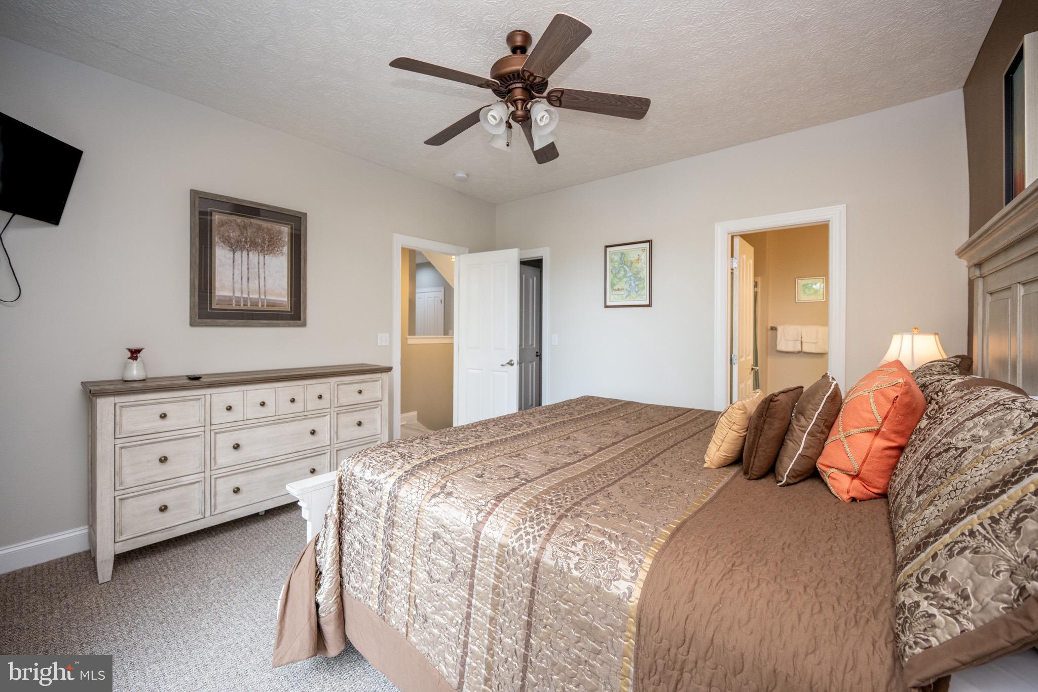 SILVER TREE LANDING - Residential