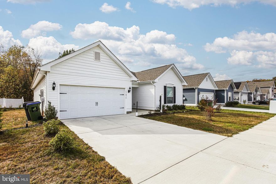 Spacious Newer 3 bedroom 2 bath home in Bowling Green.  Private back yard with a patio.  Attached two car garage.  Home is also for Rent!  Continent to I95 travel