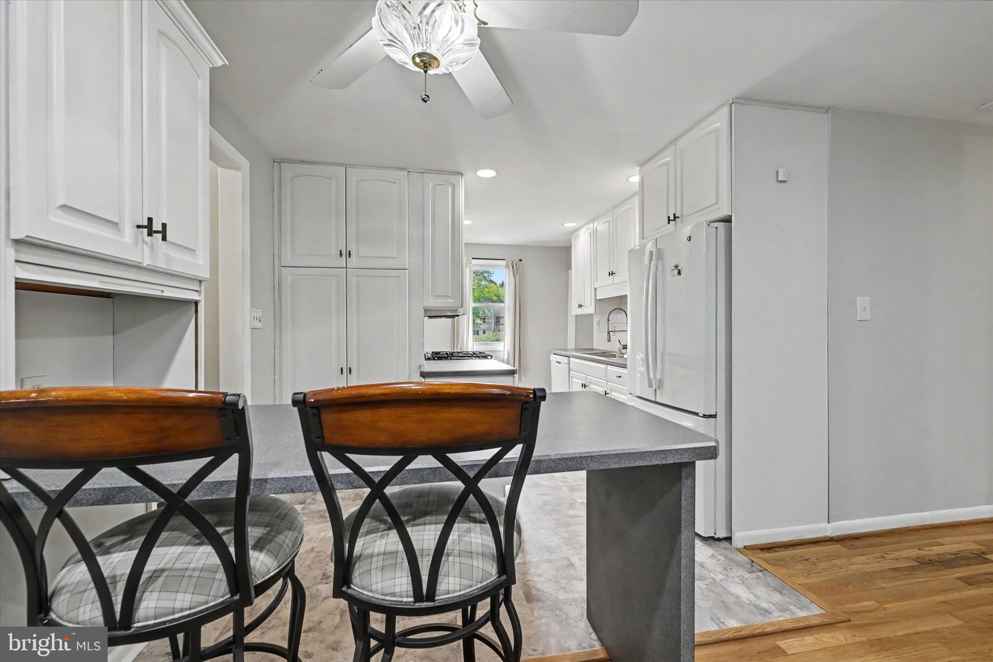 YORK MANOR - Residential