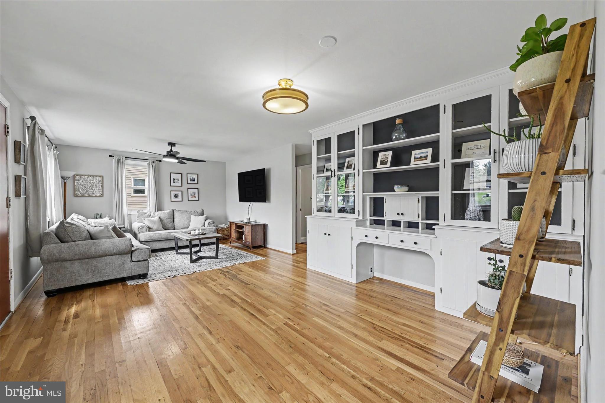 YORK MANOR - Residential