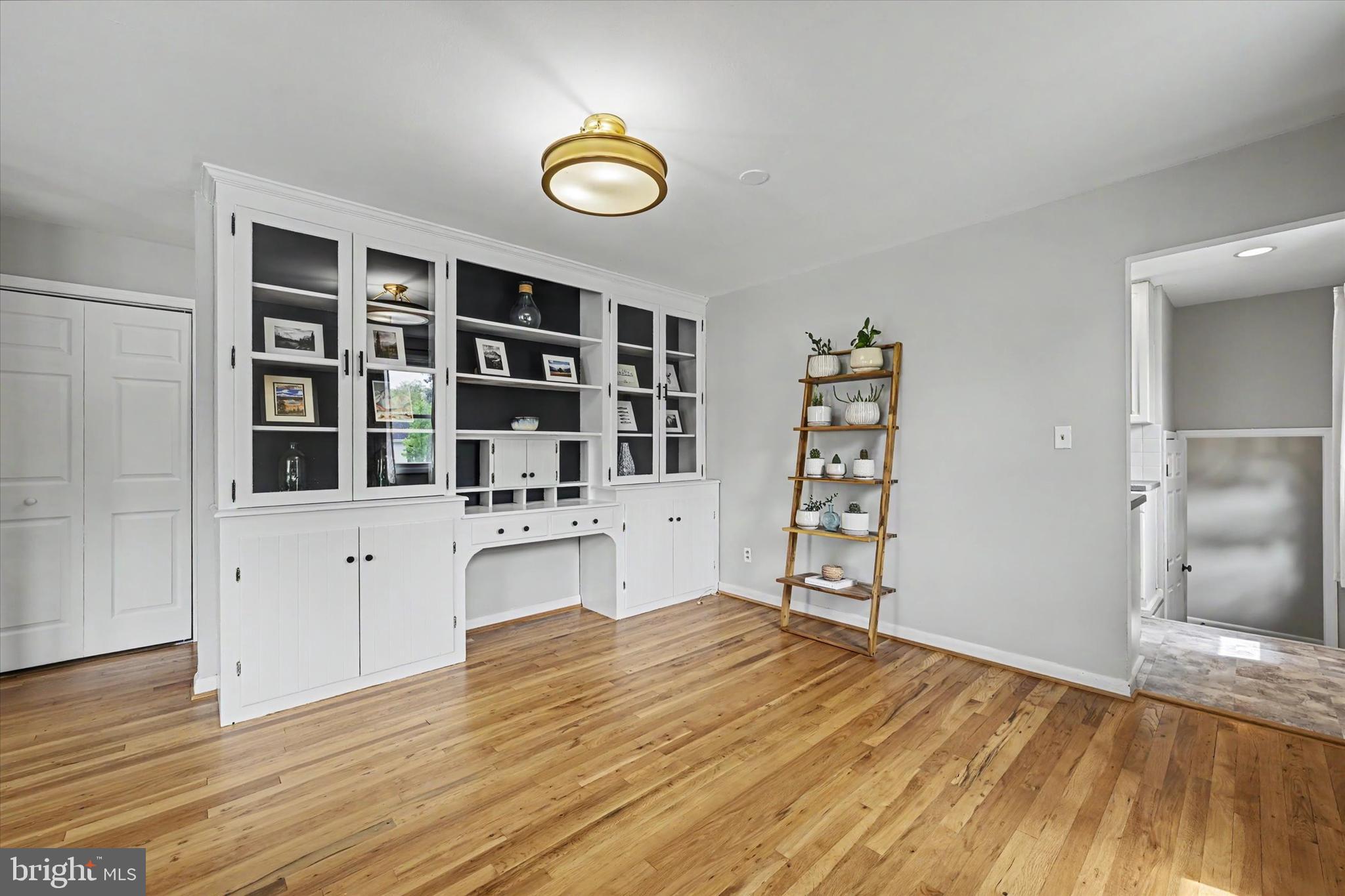 YORK MANOR - Residential