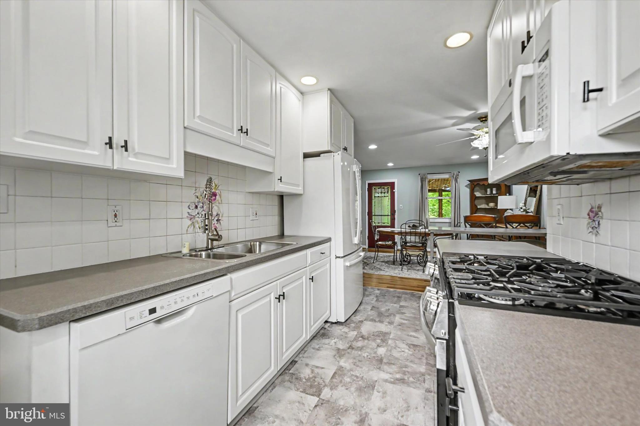 YORK MANOR - Residential